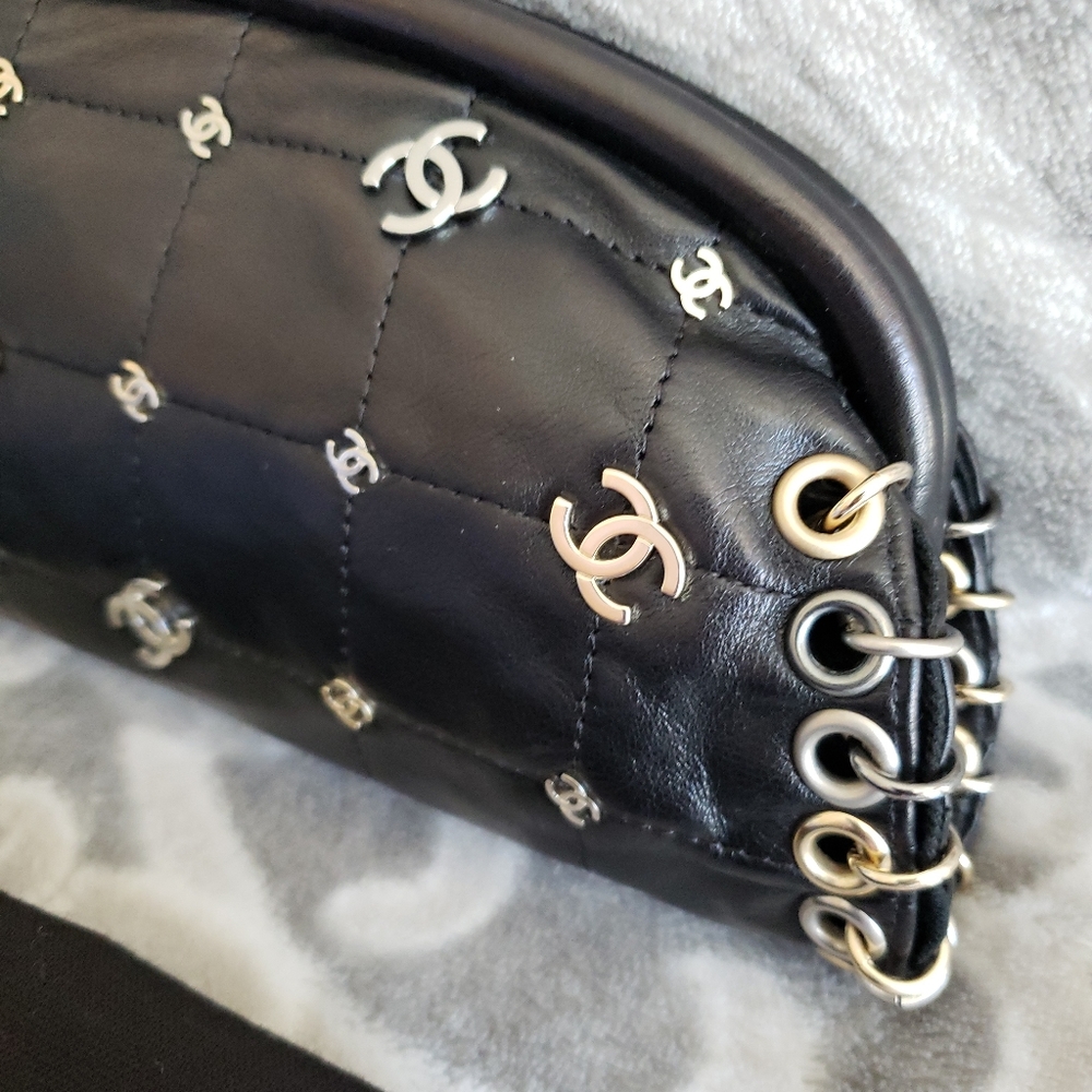 Chanel Vintage Clutch Limited Edition Black Leather CC Charm Logo Gold & Silver - Picture 5 of 17